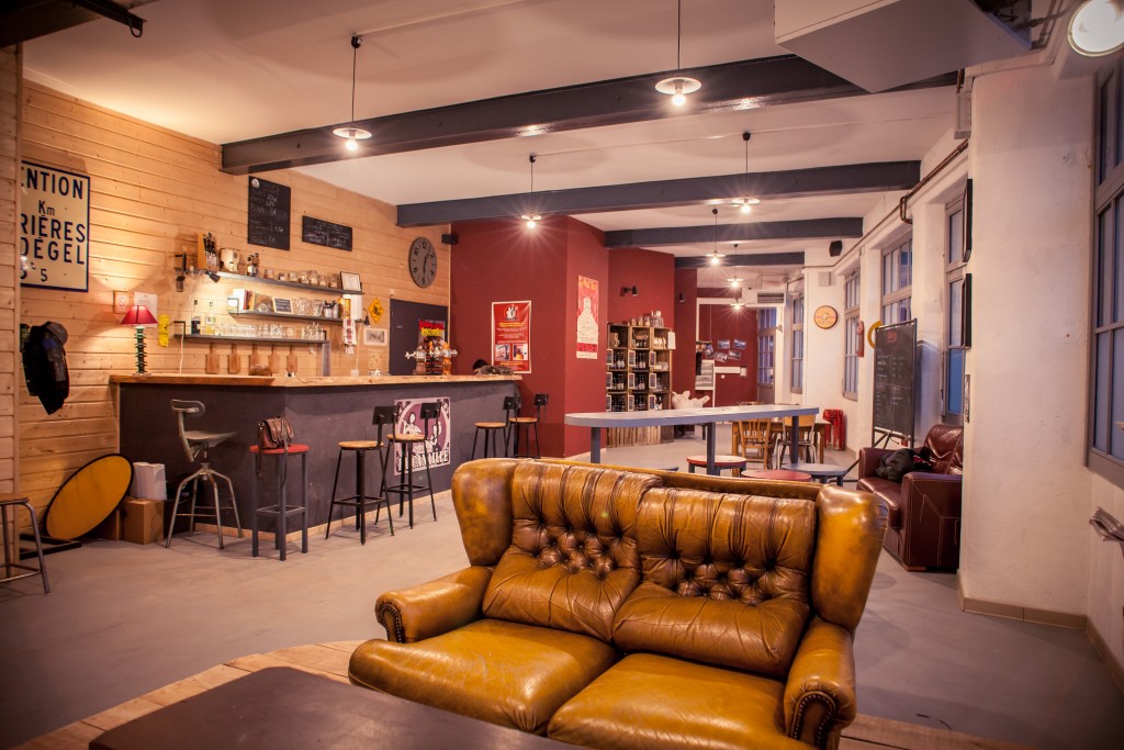 La Canaille s'est aussi une boutique et un bar le week end